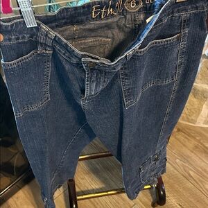 Ethyl Women's Classic Denim Cropped Jeans